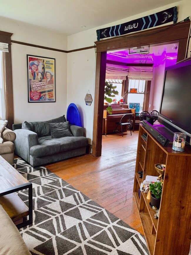 Foto del edificio - PRELEASE FOR AUG: 5 bdrm/2 bath near WWU and Downtown!