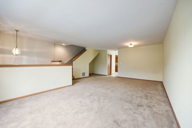 Foto del edificio - 923 Emerald Dr