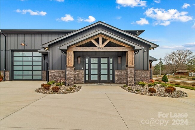 Building Photo - 108 Pine Meadow Ln