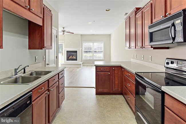 Building Photo - 1402 Hidden Meadow Ln