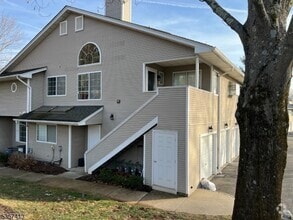 Building Photo - 64 Bentley Ct