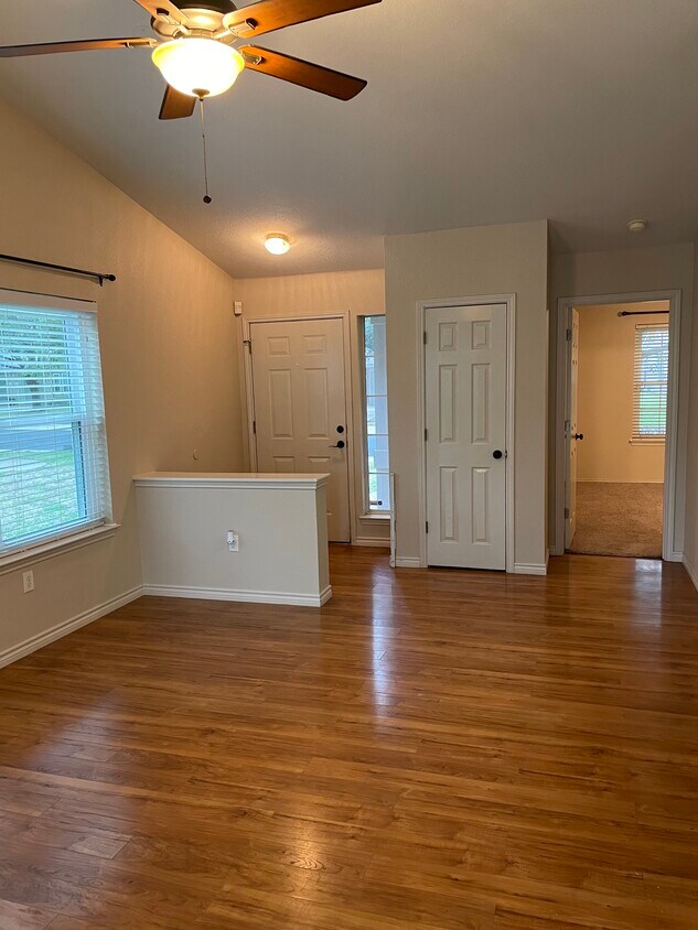 184 Prairie Springs Loop, TX 78626 Townhome Rentals in