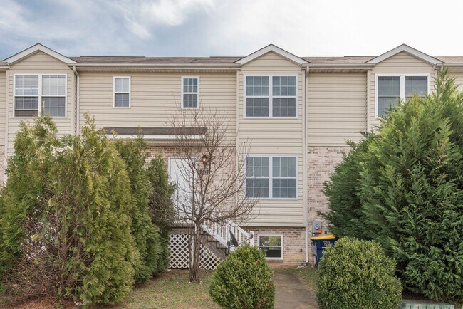 Building Photo - 583 Alfaalfa Ct