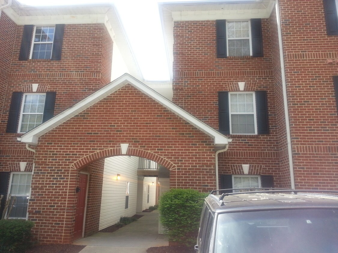 Main Entrance - 1701 Gorman St