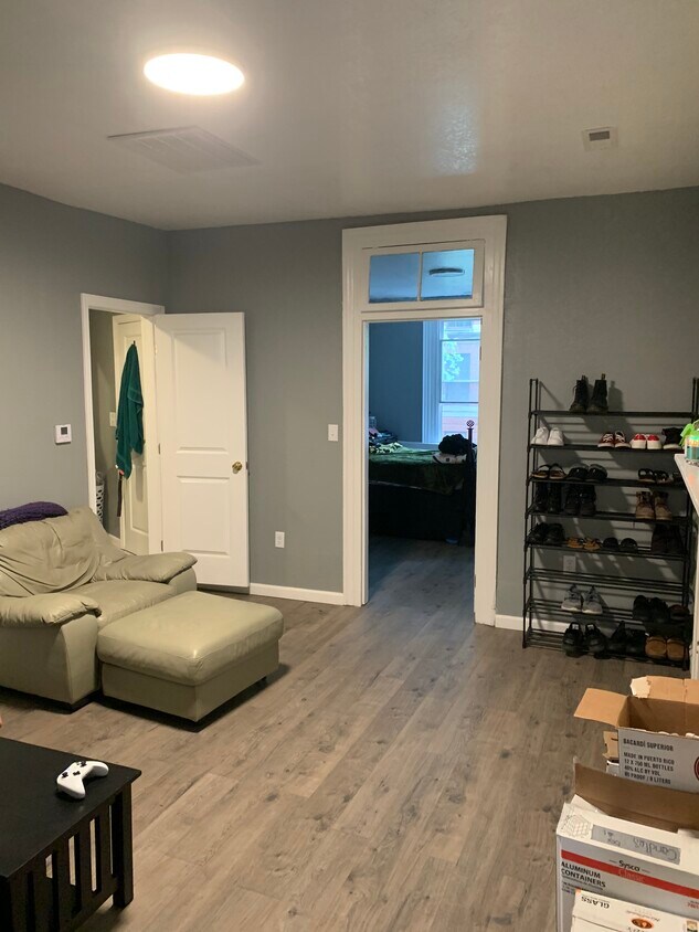 Foto principal - 903 E Carson St