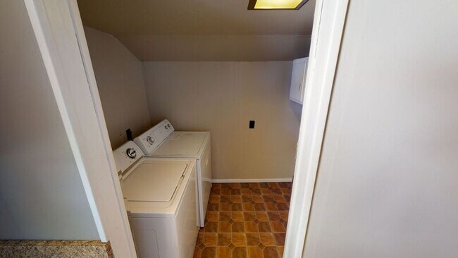 Building Photo - 2241 Midvale St
