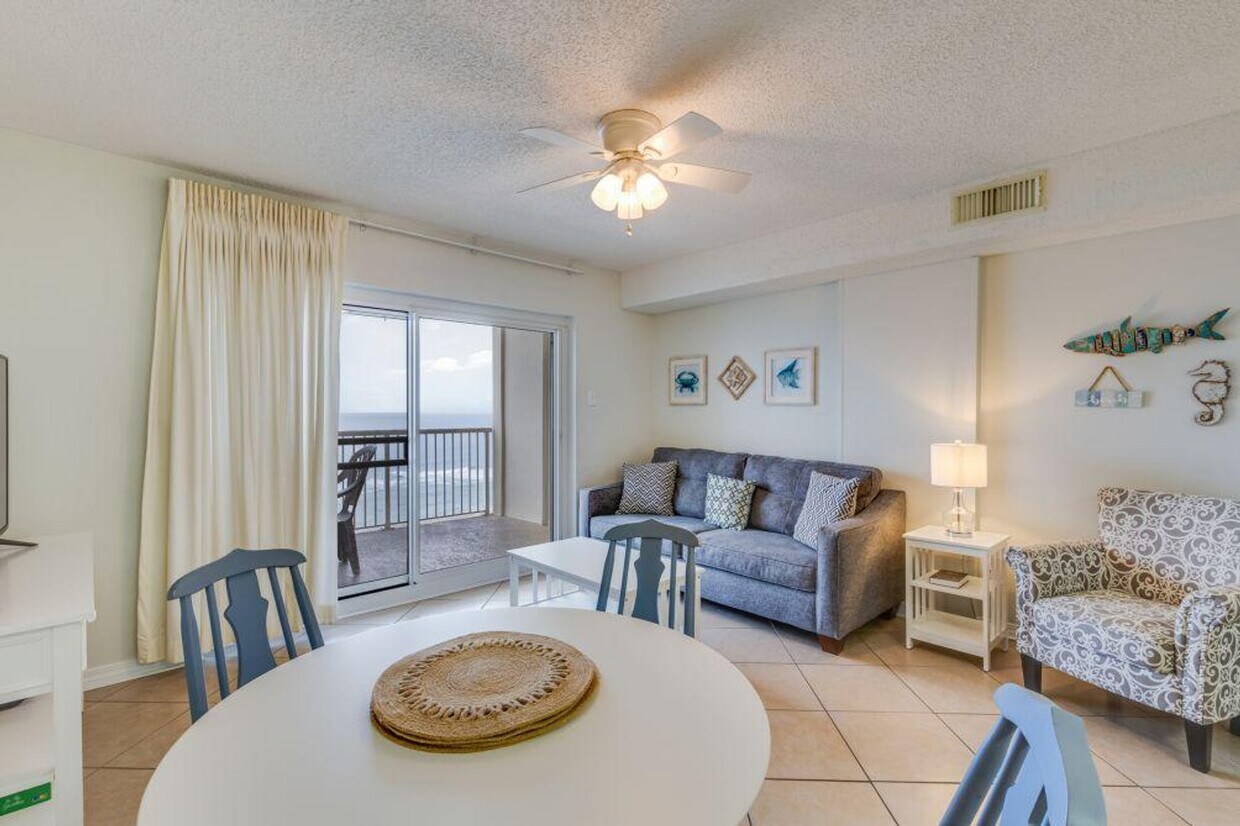Foto principal - 561 E Beach Blvd