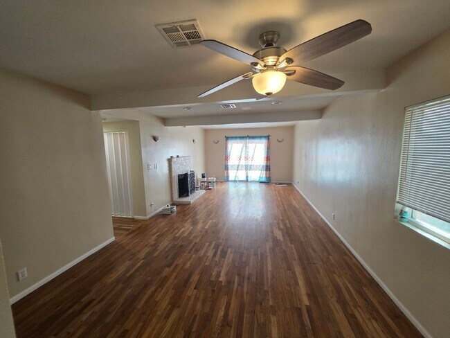 Foto del edificio - Beautiful 3-Bedroom, 3-Bath Home with Mode...