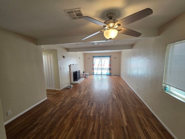 Building Photo - Beautiful 3-Bedroom, 3-Bath Home with Modern Comforts