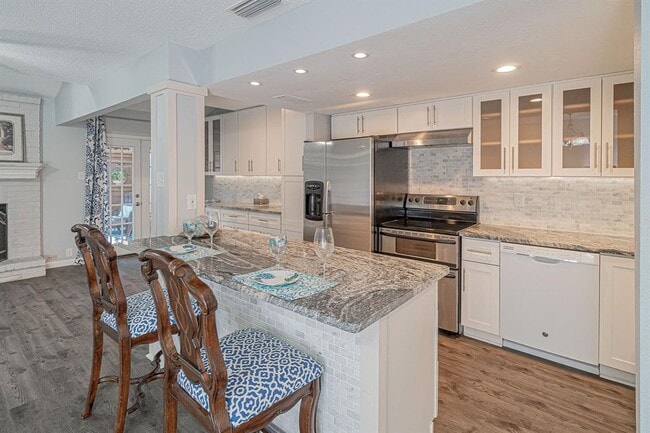 Building Photo - 3177 Golden Oak