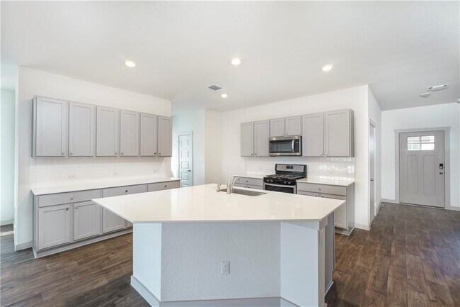 Foto del edificio - 128 Big Sandy Creek Dr