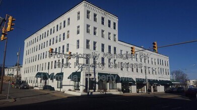 Building Photo - 104 N 8th St