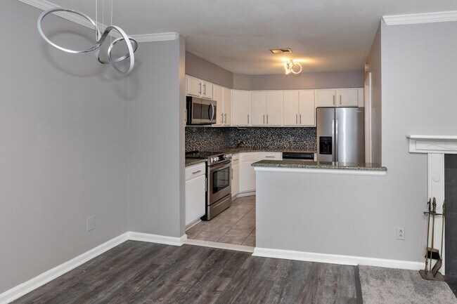 Building Photo - 10-B SUMAC CT