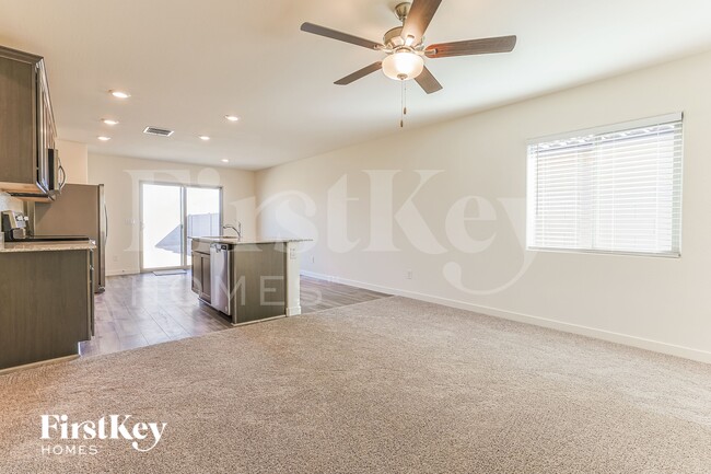 Foto del edificio - 1032 W 20th St