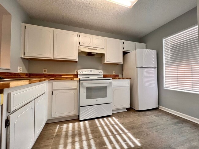 Building Photo - COMING LATE FEBRUARY 2026! (Small Pets Only)