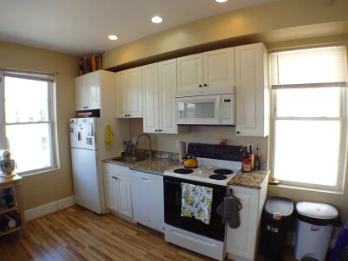 Foto principal - 846 Dorchester Ave