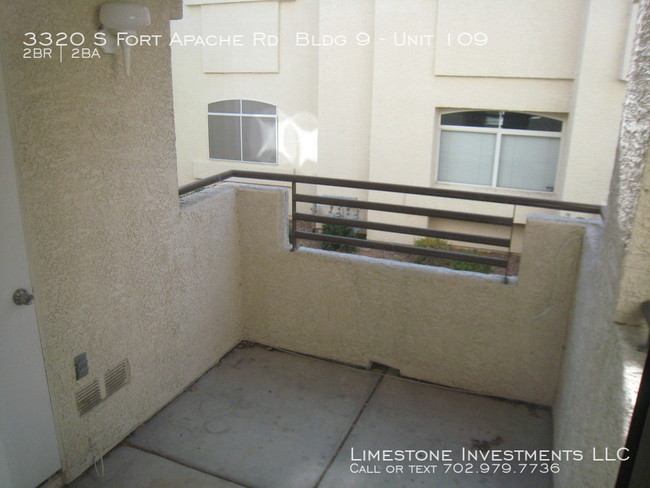 Foto del edificio - Open floor plan with cozy fireplace!