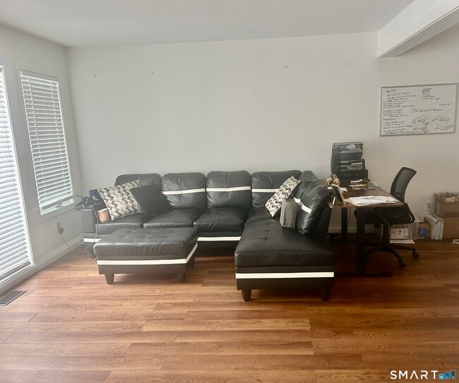 Building Photo - 42 Far View Cmns