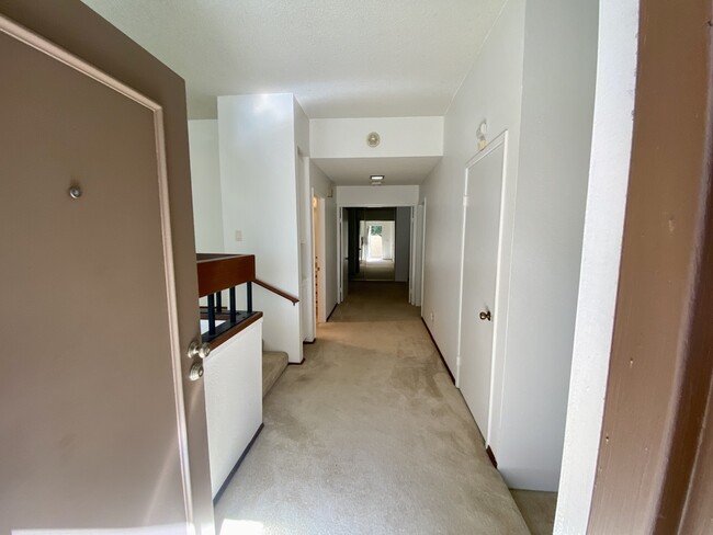 Building Photo - 836 Coriander Ct
