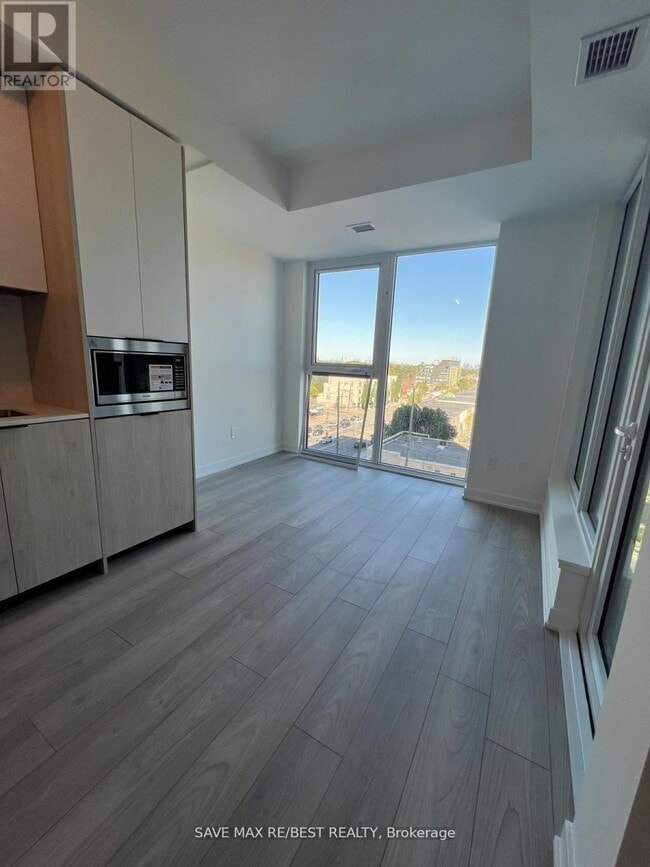 Photo du bâtiment - 1007 The Queensway