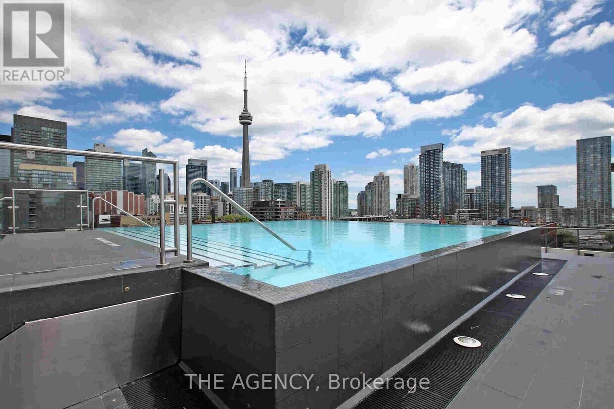Primary Photo - 560 King St W