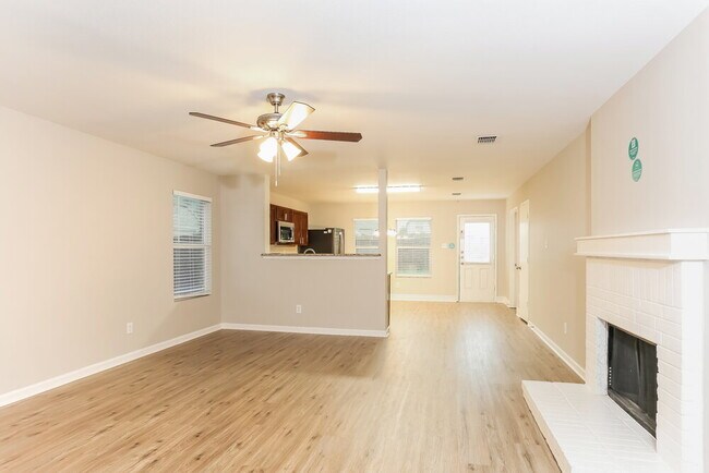 Foto del edificio - 8126 Stowe Springs Ln