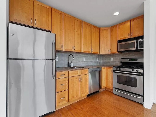 Building Photo - 504 W 136th St