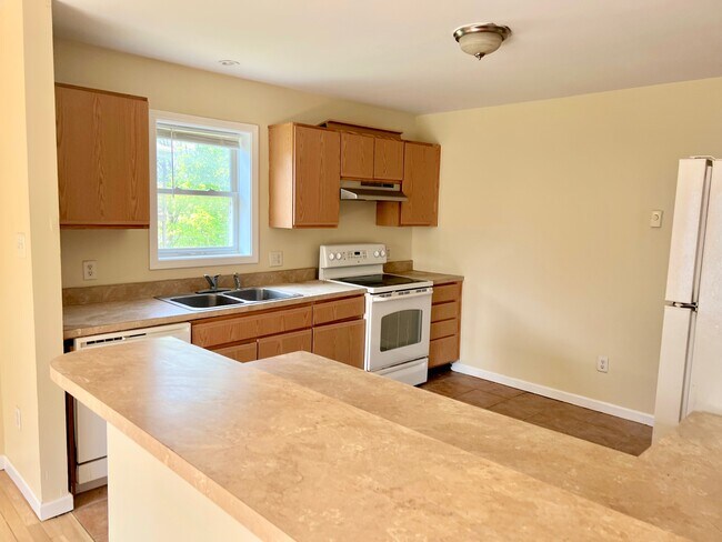 Building Photo - 321 Taylor Ave