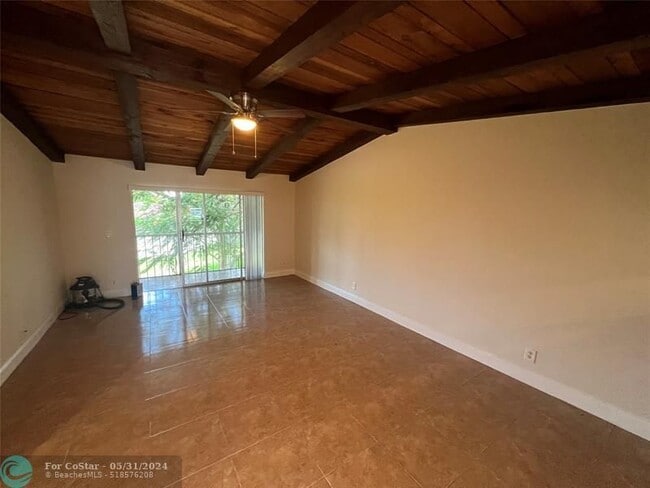 Building Photo - 9935 Three Lakes Cir