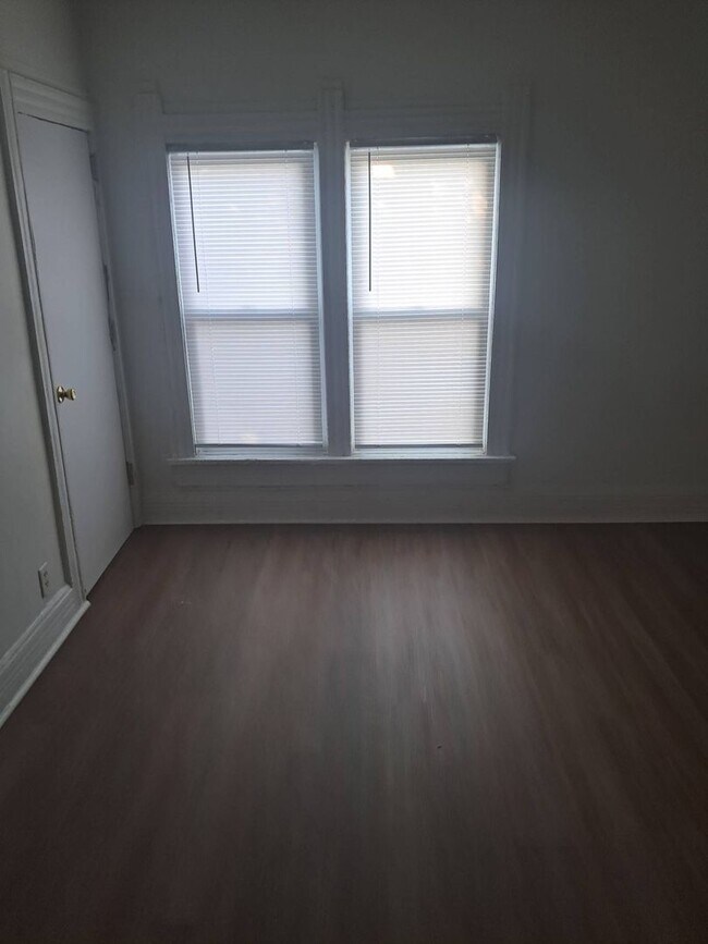 Foto del edificio - 1126S32ndJ