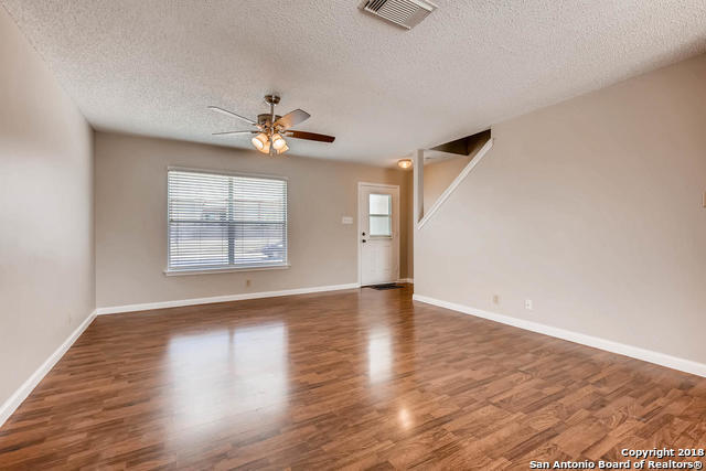 Foto del edificio - 6143 Lyndell Spring