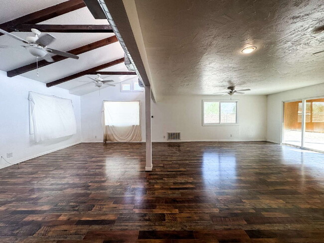 Foto del edificio - "Spacious 3-Bedroom Oasis in Yuma - 2,721 ...