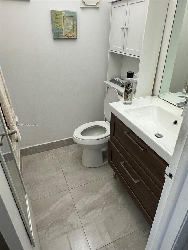 Foto del edificio - 9363 Fontainebleau Blvd