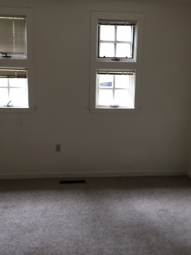 Building Photo - 11672 Dawson Dr