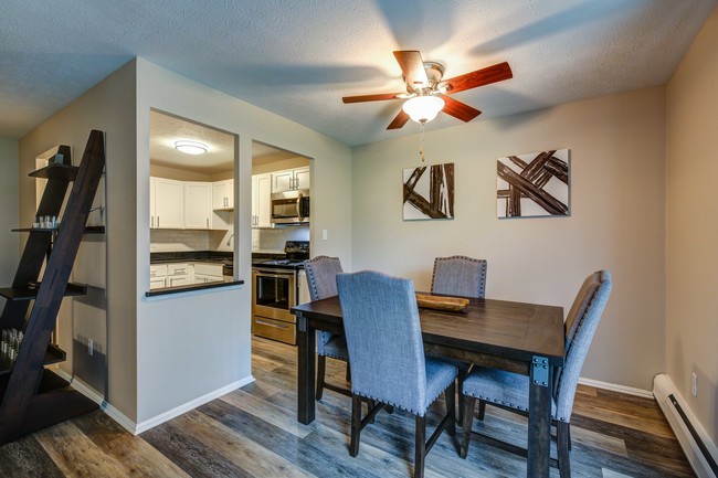 Dining area - 6900 Lofts