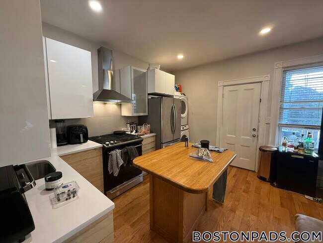 Foto del edificio - 108 Buttonwood St