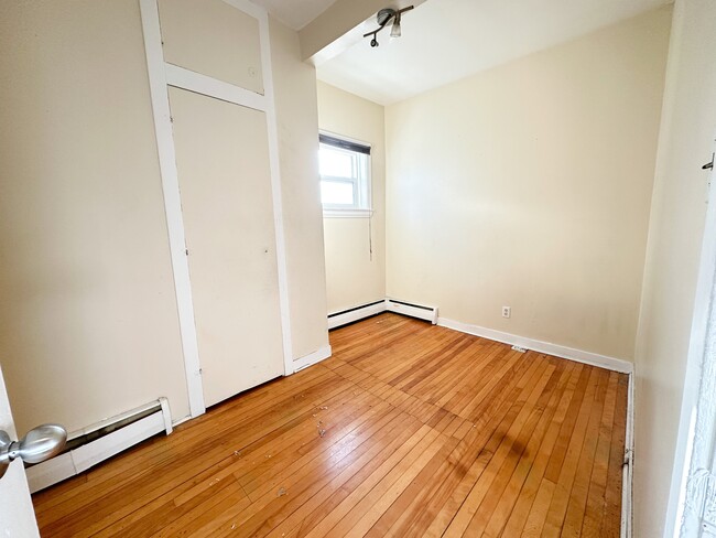Building Photo - 33 Paddock St