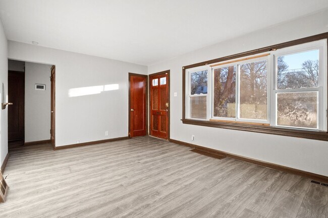 Foto del edificio - Single Family Home In Ferguson Neighborhood