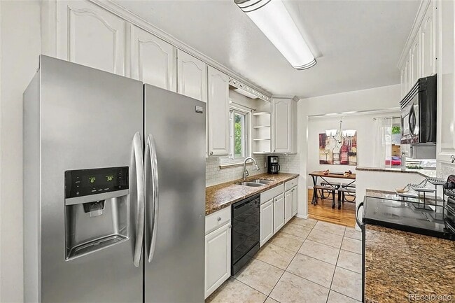 Kitchen - 2370 Kingston St