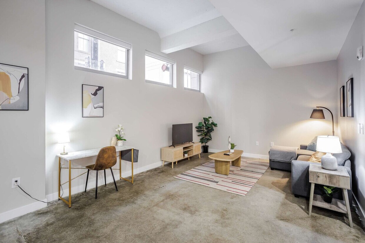 Foto principal - 205 W 4th St