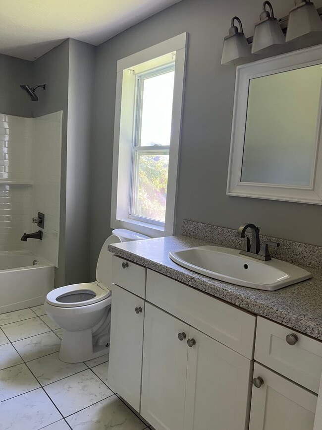 Building Photo - 3 Bed/1 Bath House