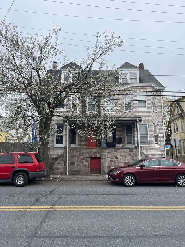 Building Photo - 43 S 13th St
