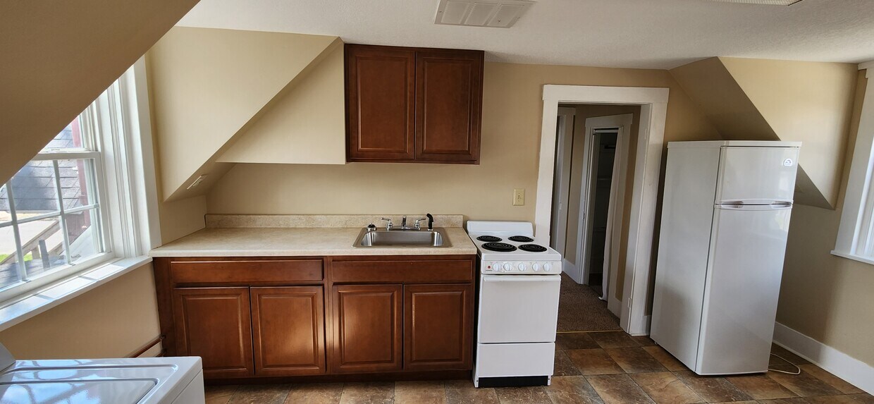 320 W Clinton St Unit Upper, Clinton, MO 64735 Apartments in Clinton