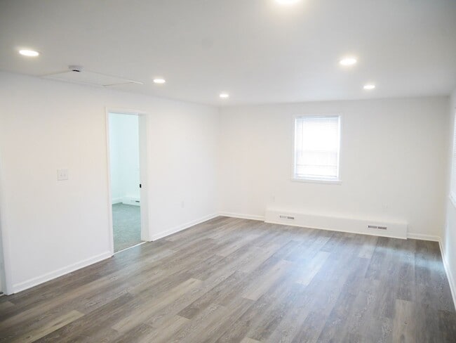 Building Photo - 305 A S Marlyn Ave