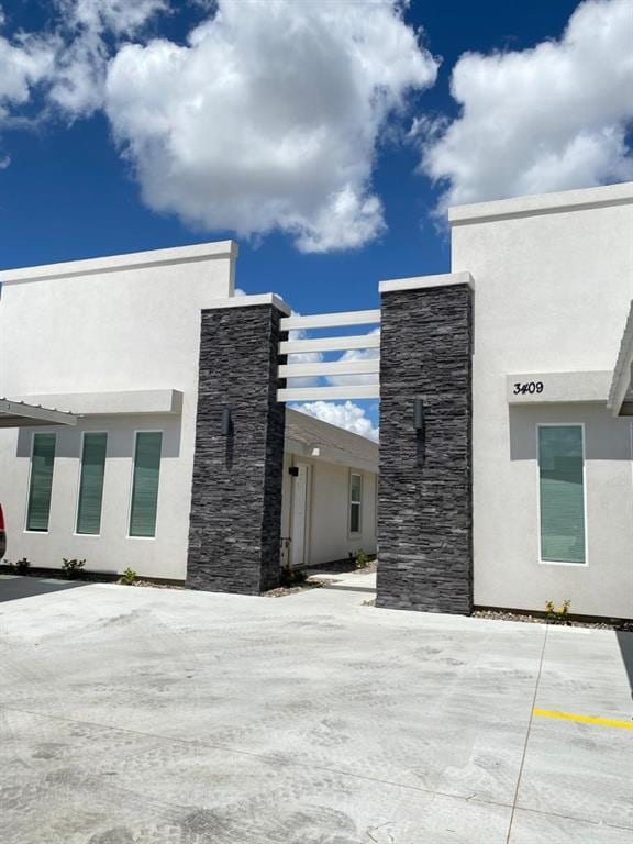 Building Photo - 10 Stardust Ln