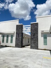 Building Photo - 8 Stardust Ln