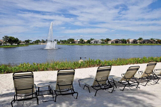 Foto del edificio - 7565 Lake Harbor Terrace