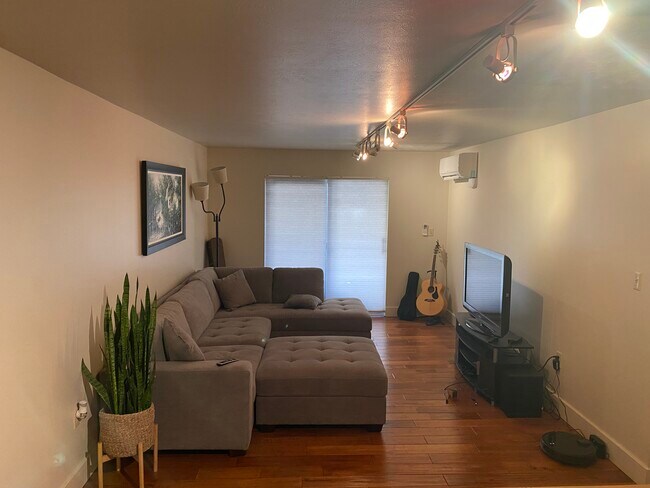 Building Photo - 550 S 400 E