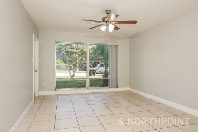 Foto del edificio - Alluring  Single Family Home | 3 BR/2BA | Front and Backyard!