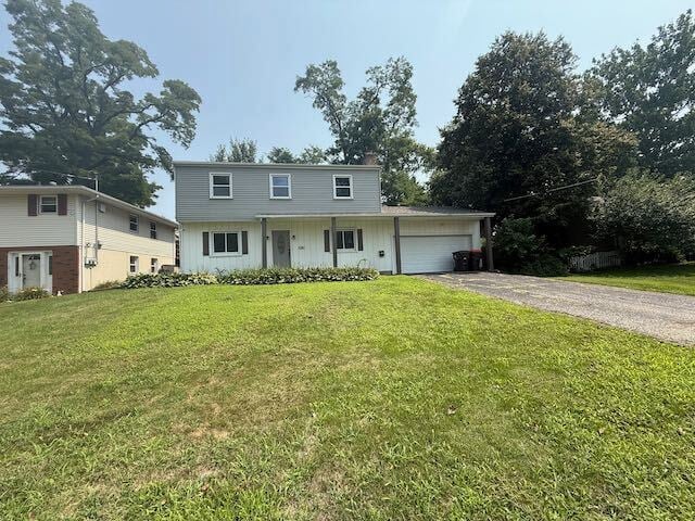 Primary Photo - Large Home in Peoria Heights